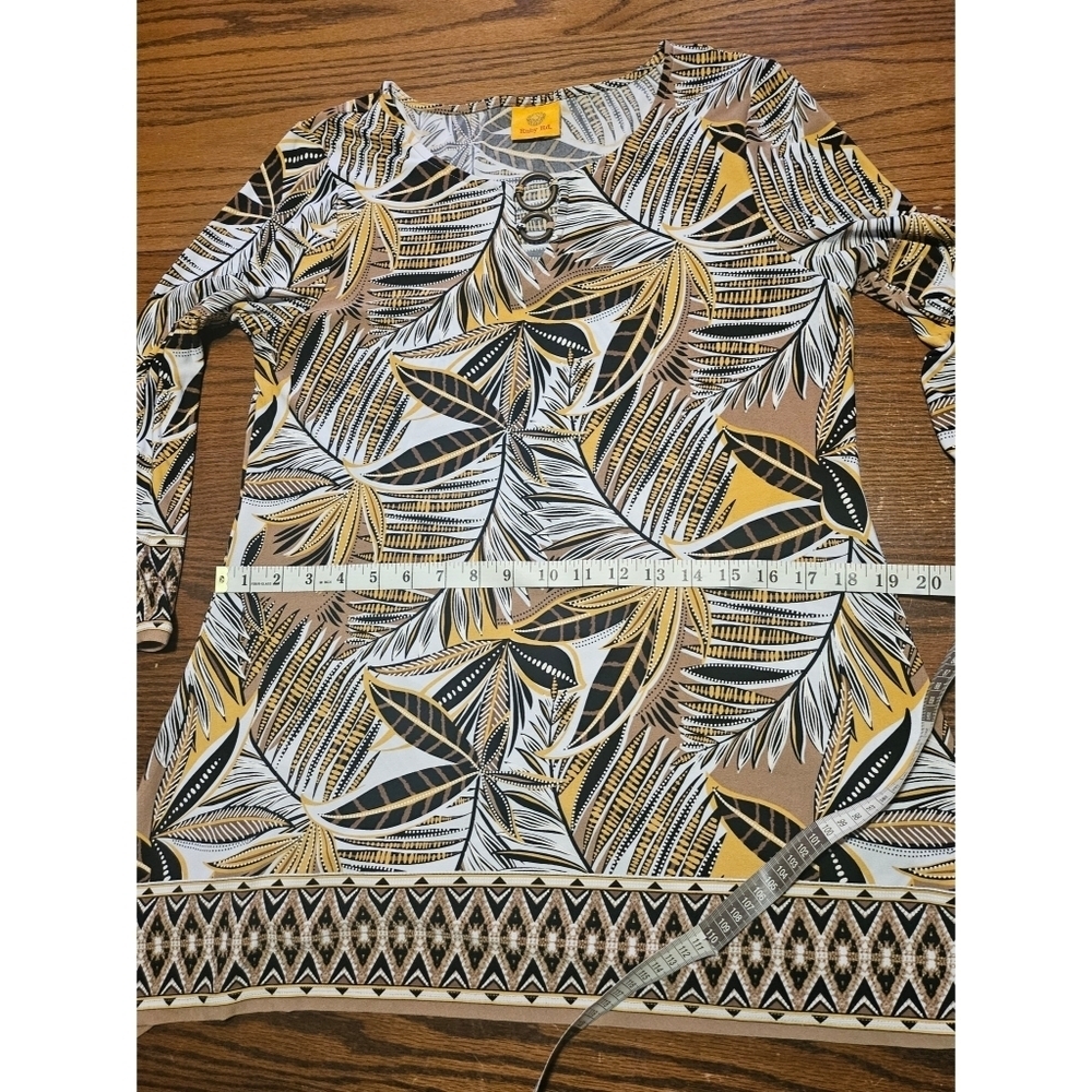 Ruby Rd. Tropical Shark Bit Keyhole Ring Top - Picture 8 of 9